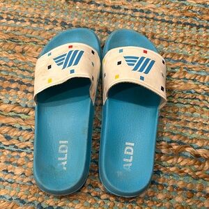 Aldi Slides
